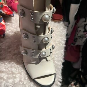 Brand new, never worn size 8-8.5